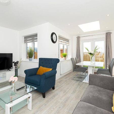Greenfield Holiday Homes Μπράκνελ Εξωτερικό φωτογραφία